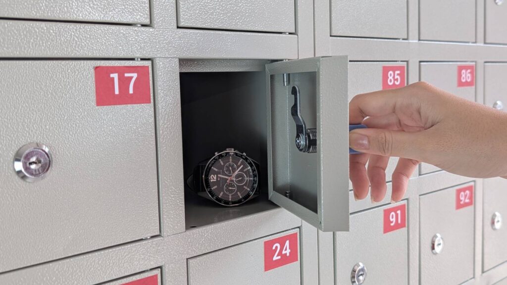 Mailbox with safely secure item